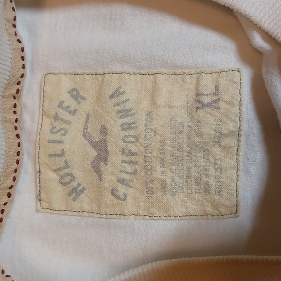 Hollister Tee Shirt - Picture 4 of 4